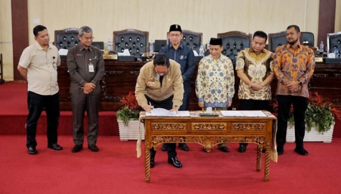 Wali Kota Medan Rico Waas Teken Nota Kesepakatan KUA-PPAS P.APBD 2025, Tegaskan Transformasi Menuju “Medan Satu Data”