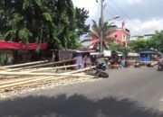 Jelang 17 Agustus, Ratusan Batang Pinang Siap Dipanjat tapi Masih Sepi Pembeli di Medan