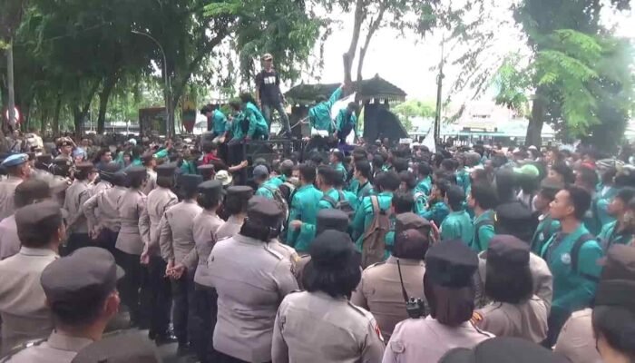 Demo Besar Unimed Guncang DPRD Sumut: 18 Tuntutan Menggema, Janji DPRD Diuji Dua Kali 24 Jam