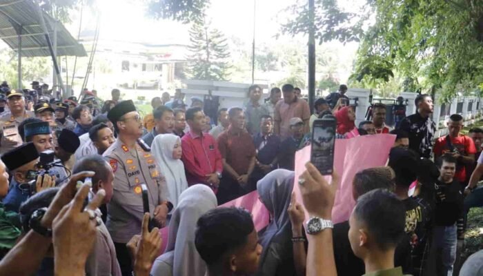 Kapolres Langkat AKBP David Triyo Prasojo Pimpin Langsung Pengamanan Aksi SADAR di DPRD